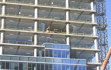 Мини-краны на строительной площадке