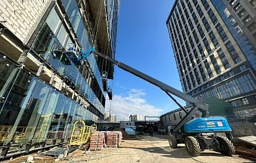 Телескопический подъемник Арлифт с рабочей высотой 29.7 метров.