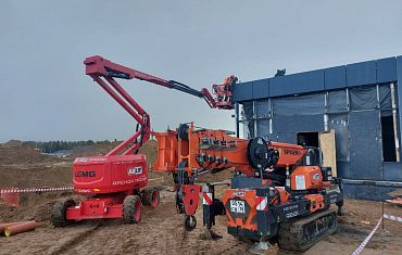 Коленчатый подъемник LGMG AR16J в работе